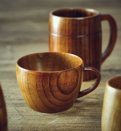 家居日常美學(xué) 木制啤酒杯的產(chǎn)品攝影藝術(shù)